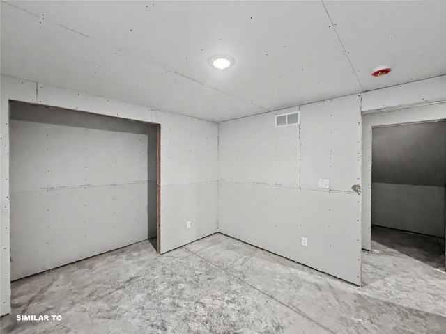 2939 Lake Hill Drive, Des Moines, IA 50320
