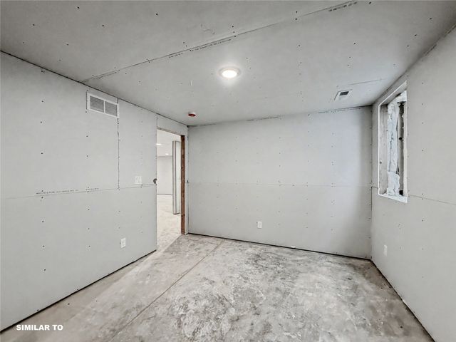 2939 Lake Hill Drive, Des Moines, IA 50320