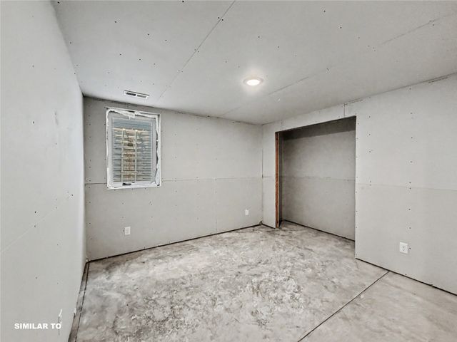 2939 Lake Hill Drive, Des Moines, IA 50320