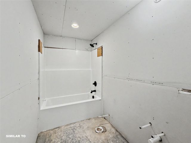 2939 Lake Hill Drive, Des Moines, IA 50320