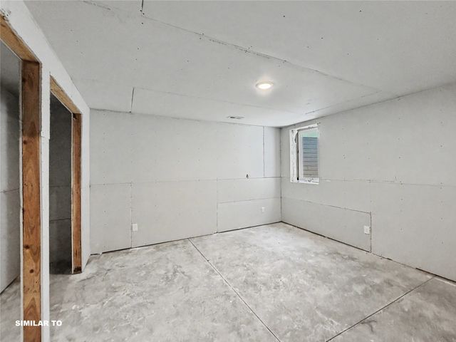 2939 Lake Hill Drive, Des Moines, IA 50320