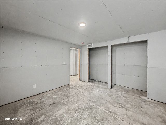 2939 Lake Hill Drive, Des Moines, IA 50320