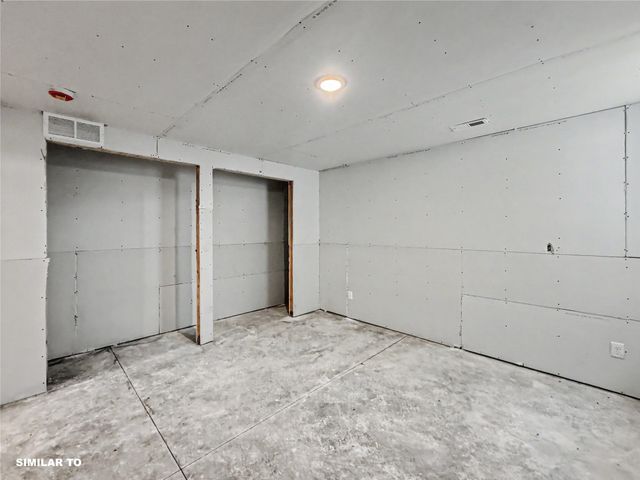 2939 Lake Hill Drive, Des Moines, IA 50320