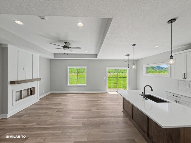 2939 Lake Hill Drive, Des Moines, IA 50320