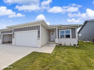 2939 Lake Hill Drive, Des Moines, IA 50320