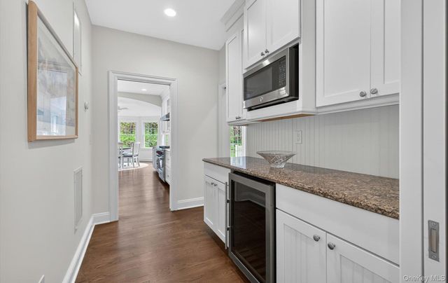9 Briarsweet Lane, East Hampton, NY 11937