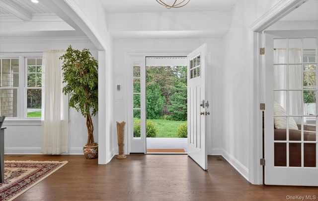 9 Briarsweet Lane, East Hampton, NY 11937