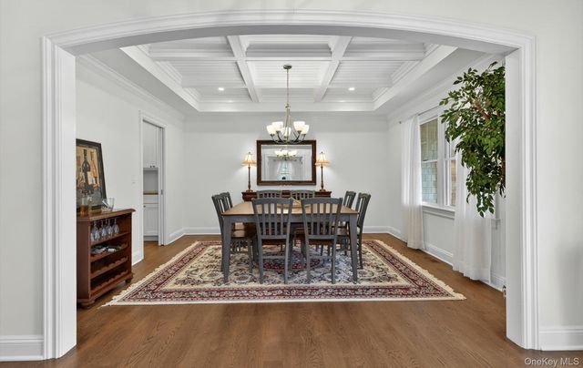 9 Briarsweet Lane, East Hampton, NY 11937