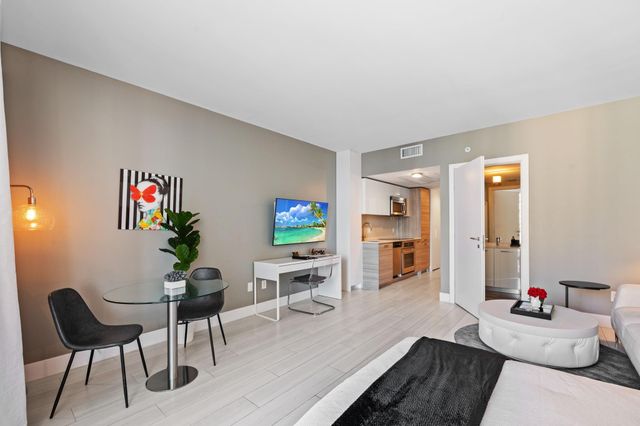 1300 Brickell Bay Drive 2600, Miami, FL 33131