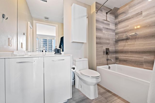 1300 Brickell Bay Drive 2600, Miami, FL 33131