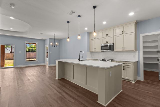 2618 Seevers Avenue, Dallas, TX 75216