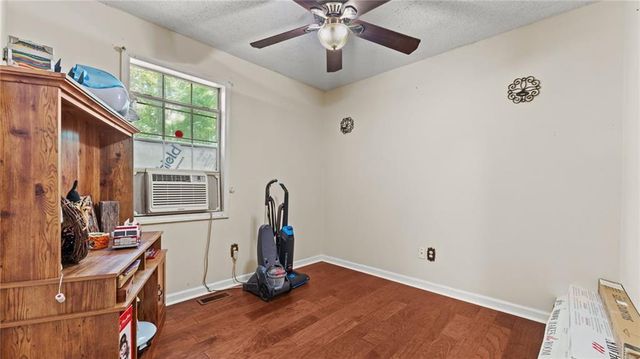 16 Two Run Crossing NW, Cartersville, GA 30120
