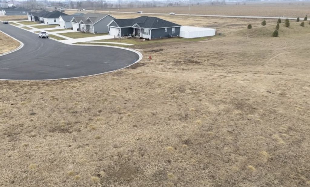 3 Crossing Court, Peru, IL 61354