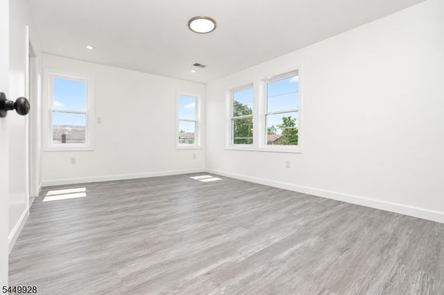 131 Lindsley Pl, East Orange City, NJ 07018