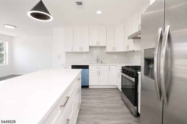 131 Lindsley Pl, East Orange City, NJ 07018