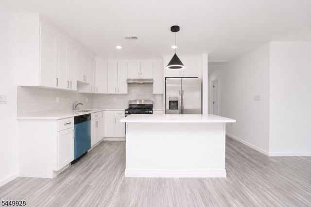 131 Lindsley Pl, East Orange City, NJ 07018