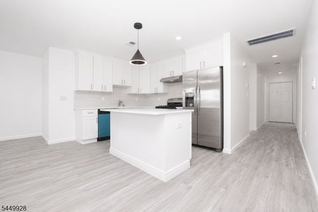 131 Lindsley Pl, East Orange City, NJ 07018
