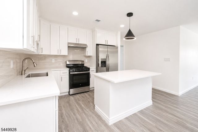 131 Lindsley Pl, East Orange City, NJ 07018