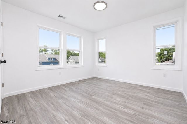 131 Lindsley Pl, East Orange City, NJ 07018