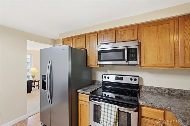 6824 Laurelview Drive, Huber Heights, OH 45424