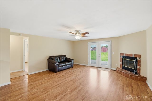 6824 Laurelview Drive, Huber Heights, OH 45424