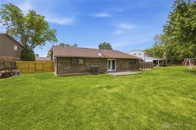 6824 Laurelview Drive, Huber Heights, OH 45424