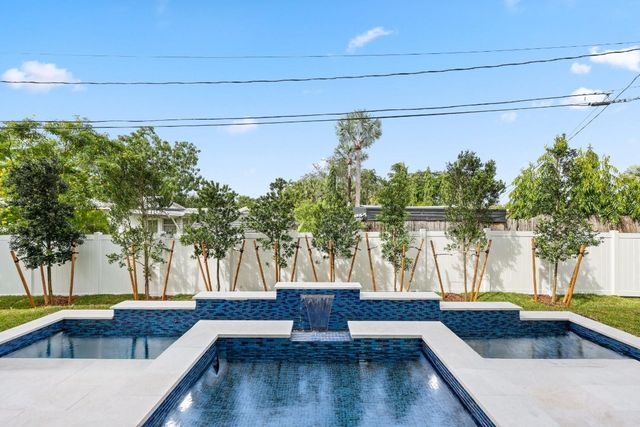 2015 NE 4th Avenue, Wilton Manors, FL 33305