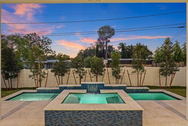 2015 NE 4th Avenue, Wilton Manors, FL 33305