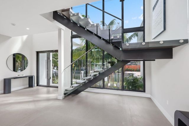 2015 NE 4th Avenue, Wilton Manors, FL 33305