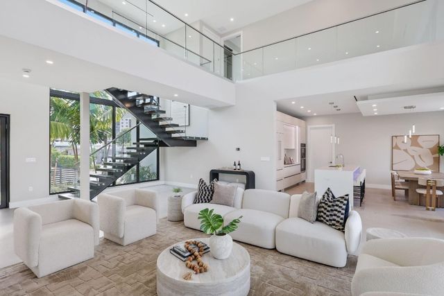 2015 NE 4th Avenue, Wilton Manors, FL 33305