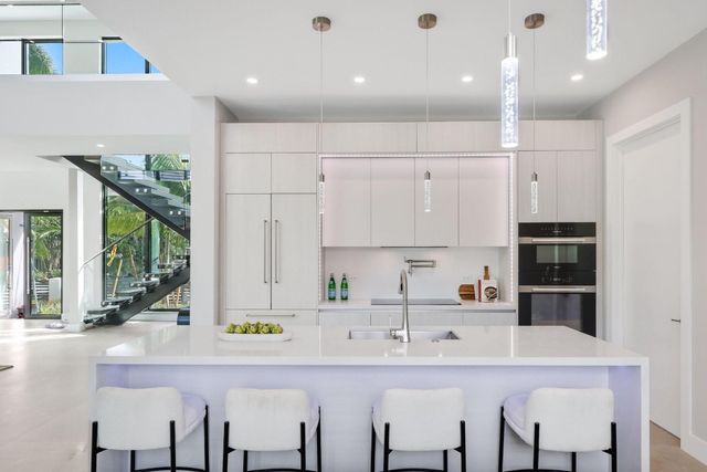 2015 NE 4th Avenue, Wilton Manors, FL 33305