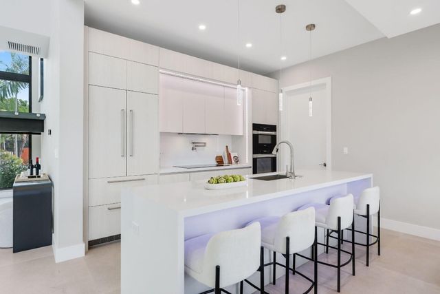 2015 NE 4th Avenue, Wilton Manors, FL 33305