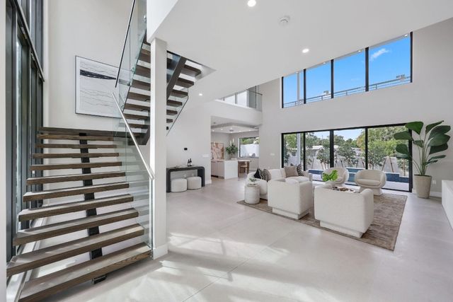 2015 NE 4th Avenue, Wilton Manors, FL 33305