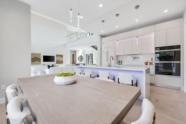 2015 NE 4th Avenue, Wilton Manors, FL 33305