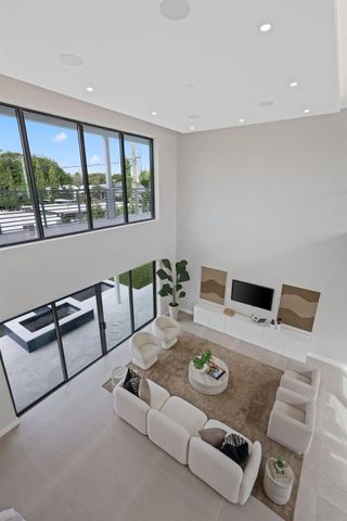 2015 NE 4th Avenue, Wilton Manors, FL 33305