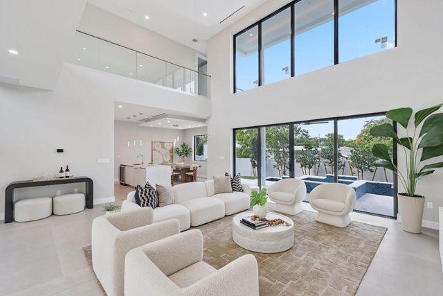 2015 NE 4th Avenue, Wilton Manors, FL 33305