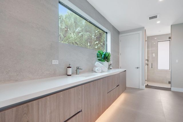 2015 NE 4th Avenue, Wilton Manors, FL 33305