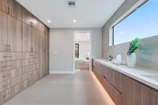 2015 NE 4th Avenue, Wilton Manors, FL 33305