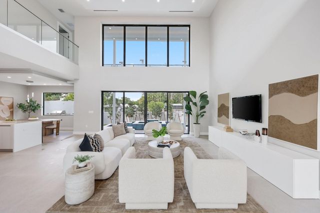 2015 NE 4th Avenue, Wilton Manors, FL 33305