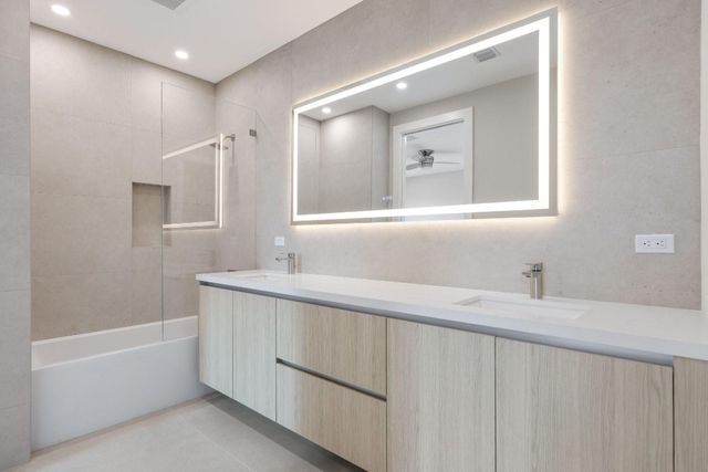 2015 NE 4th Avenue, Wilton Manors, FL 33305