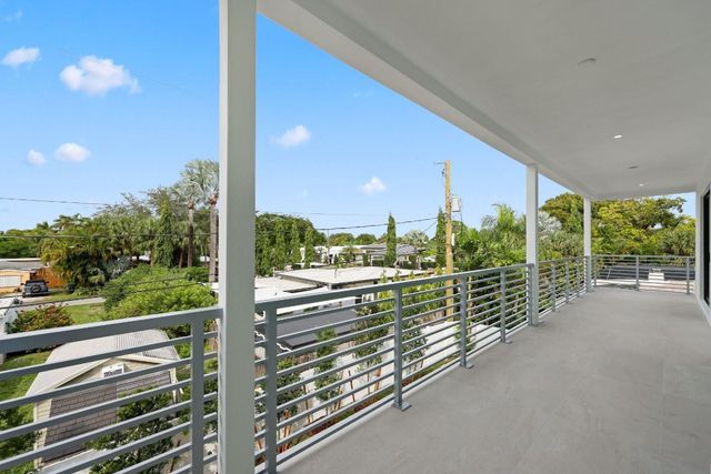 2015 NE 4th Avenue, Wilton Manors, FL 33305
