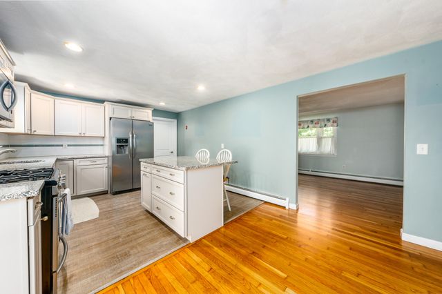 318 Airline Road, East Dennis, MA 02641