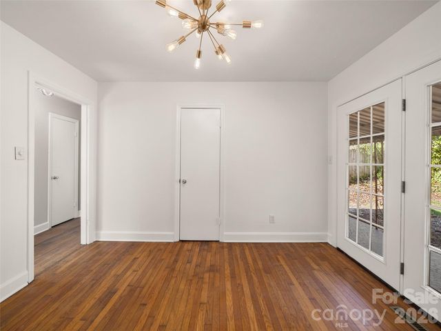184 London Road, Asheville, NC 28803
