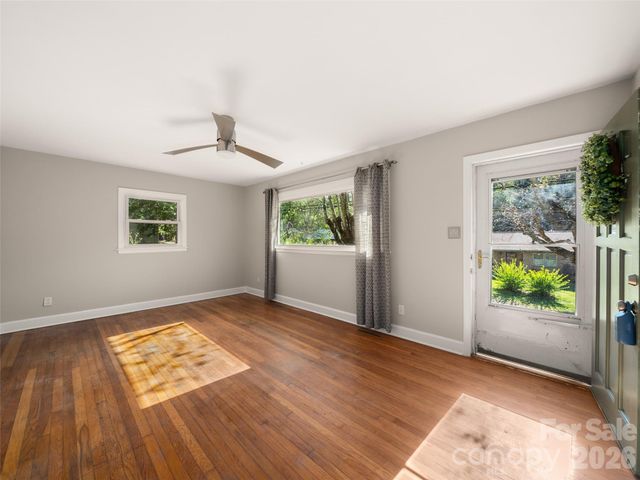 184 London Road, Asheville, NC 28803