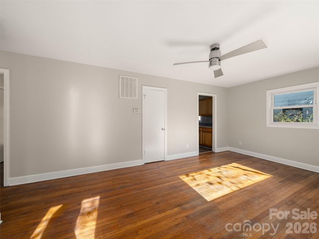 184 London Road, Asheville, NC 28803