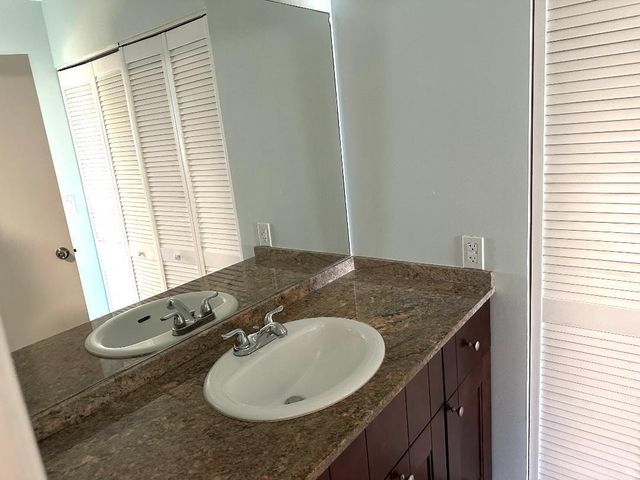 103 Yacht Club Way 208, Hypoluxo, FL 33462