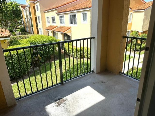 103 Yacht Club Way 208, Hypoluxo, FL 33462
