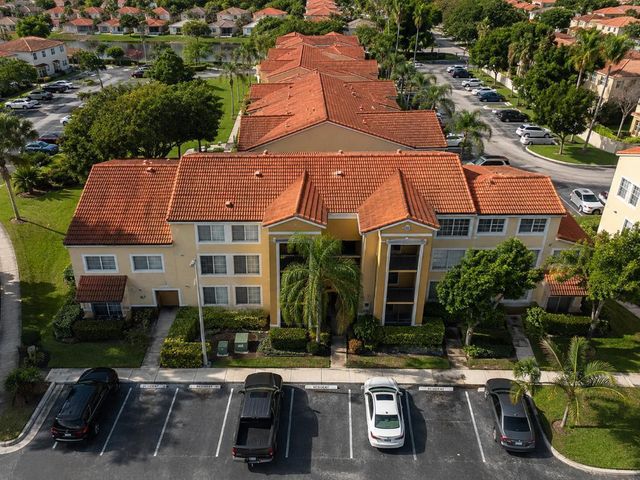 103 Yacht Club Way 208, Hypoluxo, FL 33462