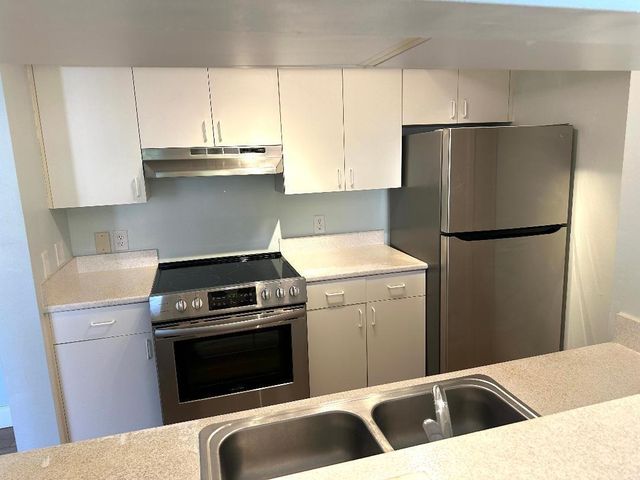103 Yacht Club Way 208, Hypoluxo, FL 33462