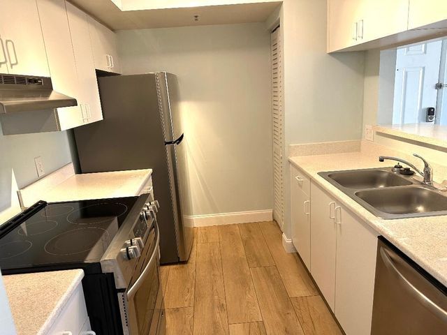 103 Yacht Club Way 208, Hypoluxo, FL 33462